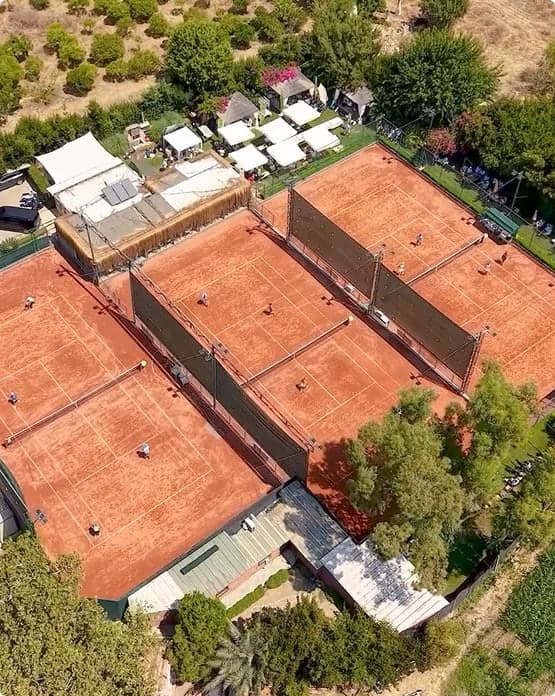 Dakota Tenis Evi aerial view